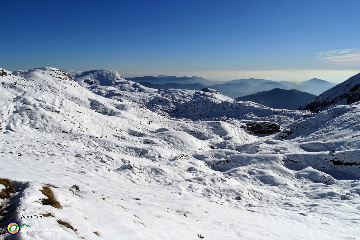 63 In discesa dalla Bocchetta di Cima Grem verso il Bivacco Mistri.JPG -                                